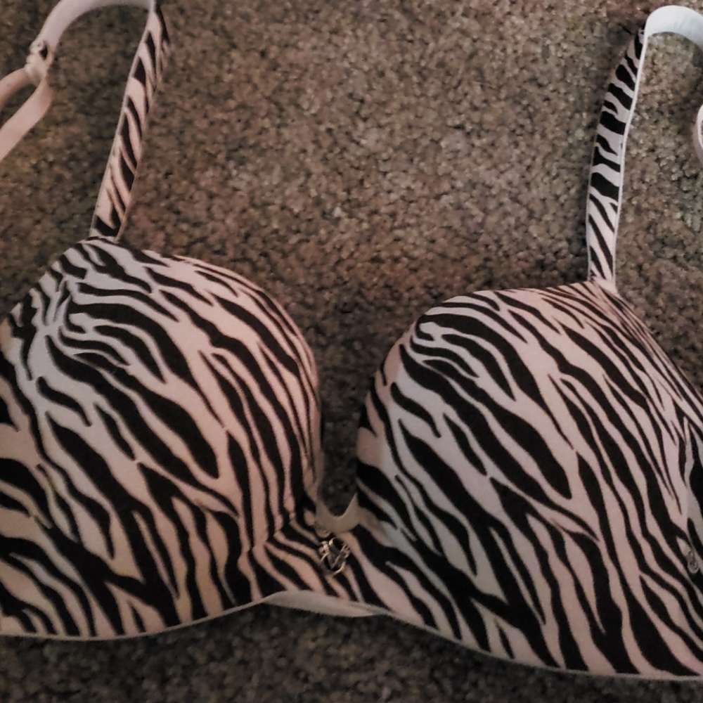Victoria's Secret push-up bra. 32c